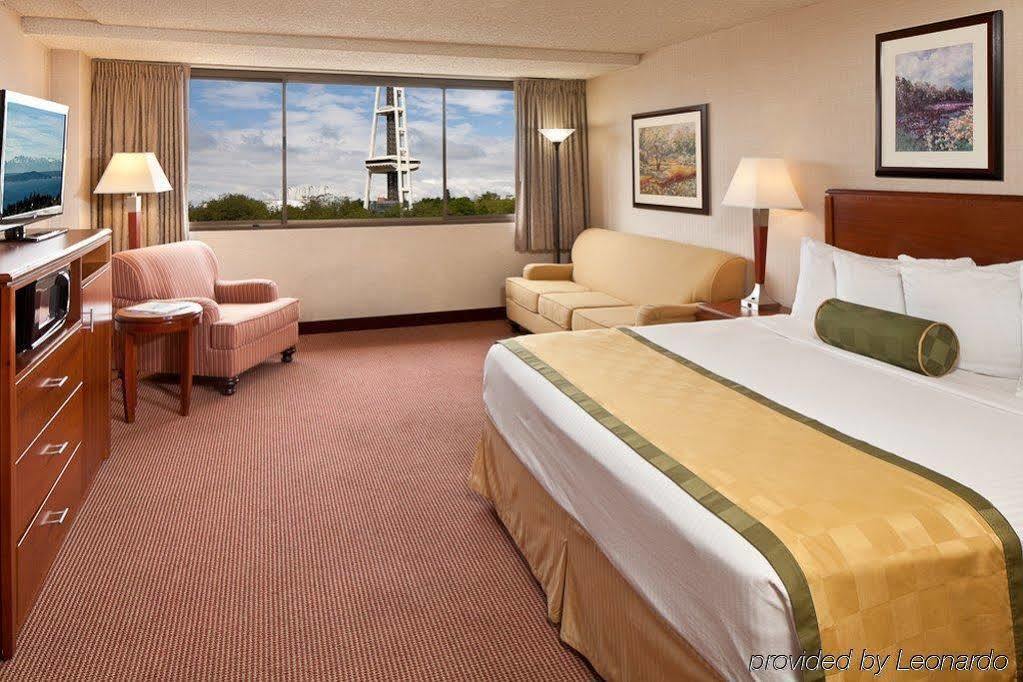 Hotel Executive By The Space Needle 3*