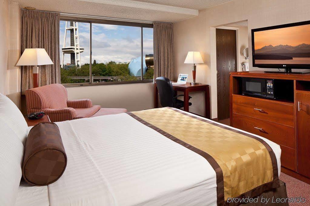 Executive By The Space Needle Hotel 3*