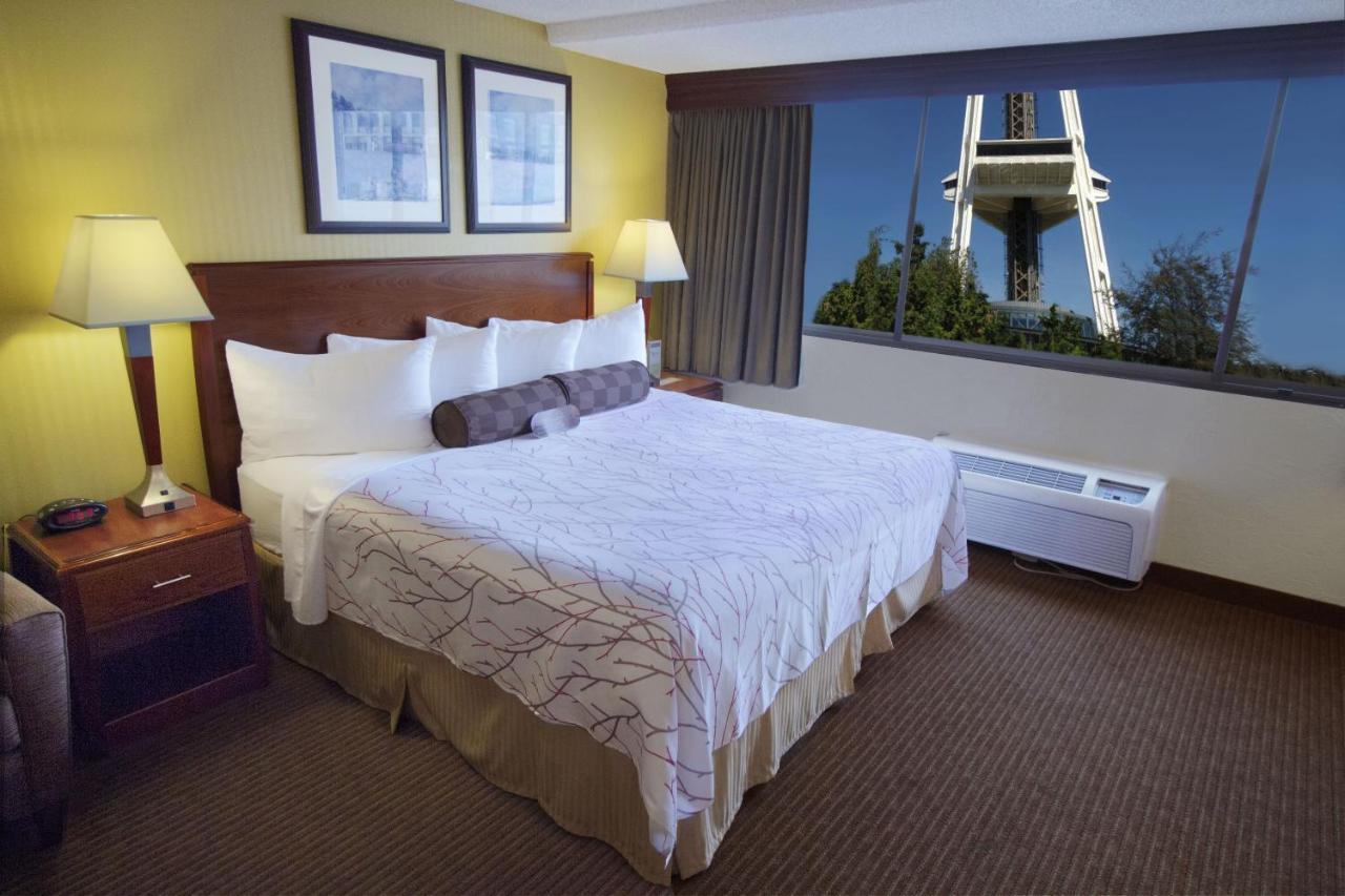 Executive By The Space Needle Hotel 3*
