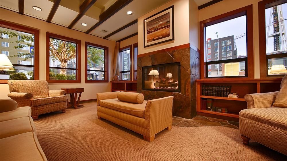 Executive By The Space Needle Hotel 3*