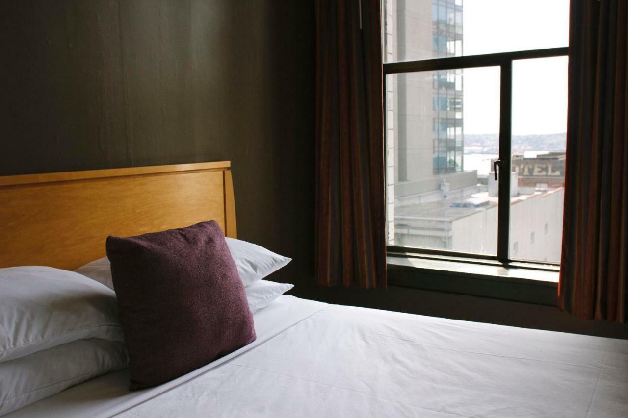 Moore Hotel 2*