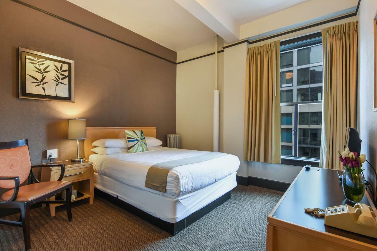 Moore Hotel 2*