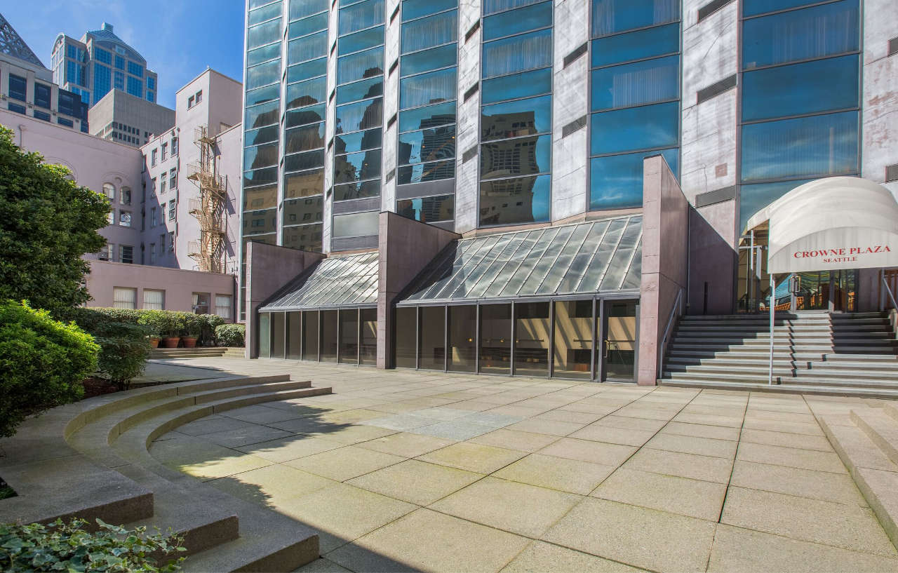 Crowne Plaza Newly Renovated With No Fee Hotel