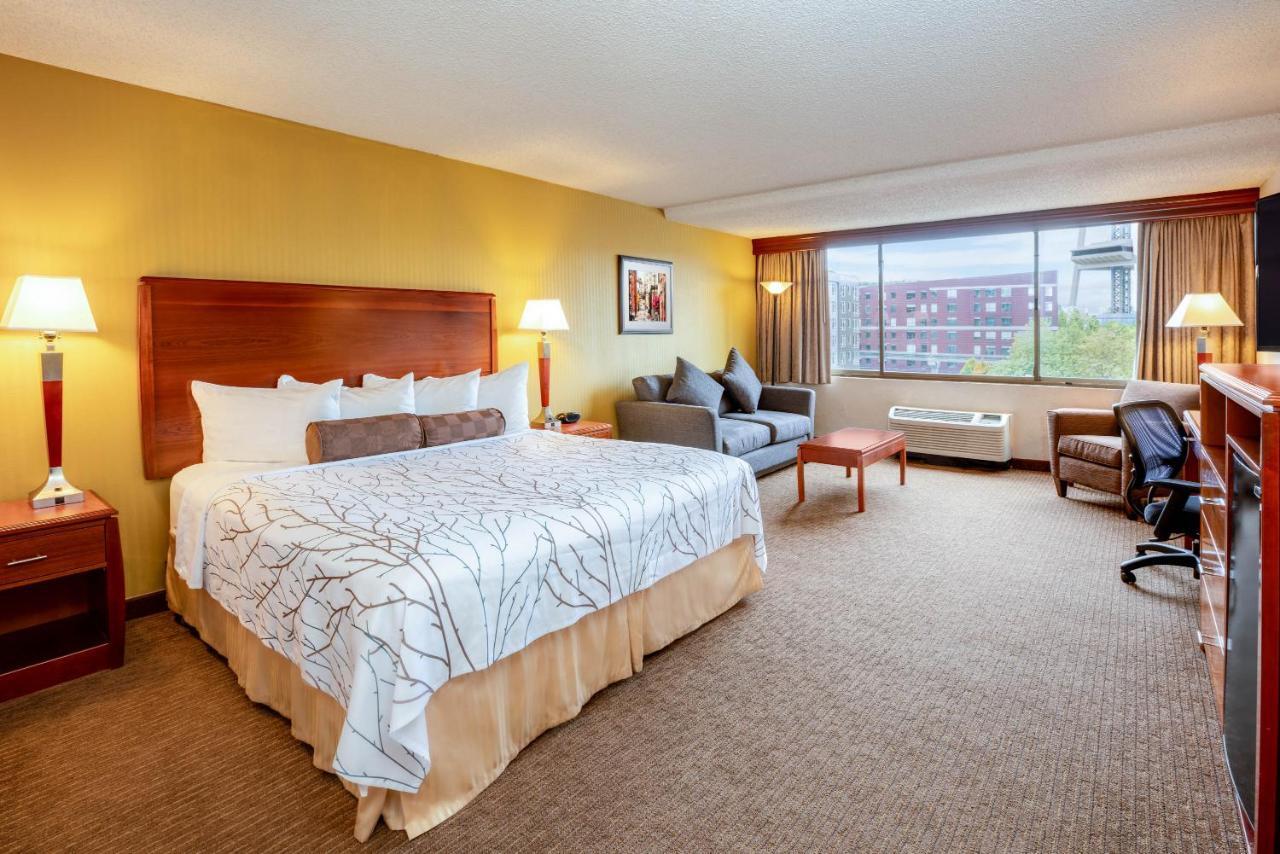 Executive By The Space Needle Hotel