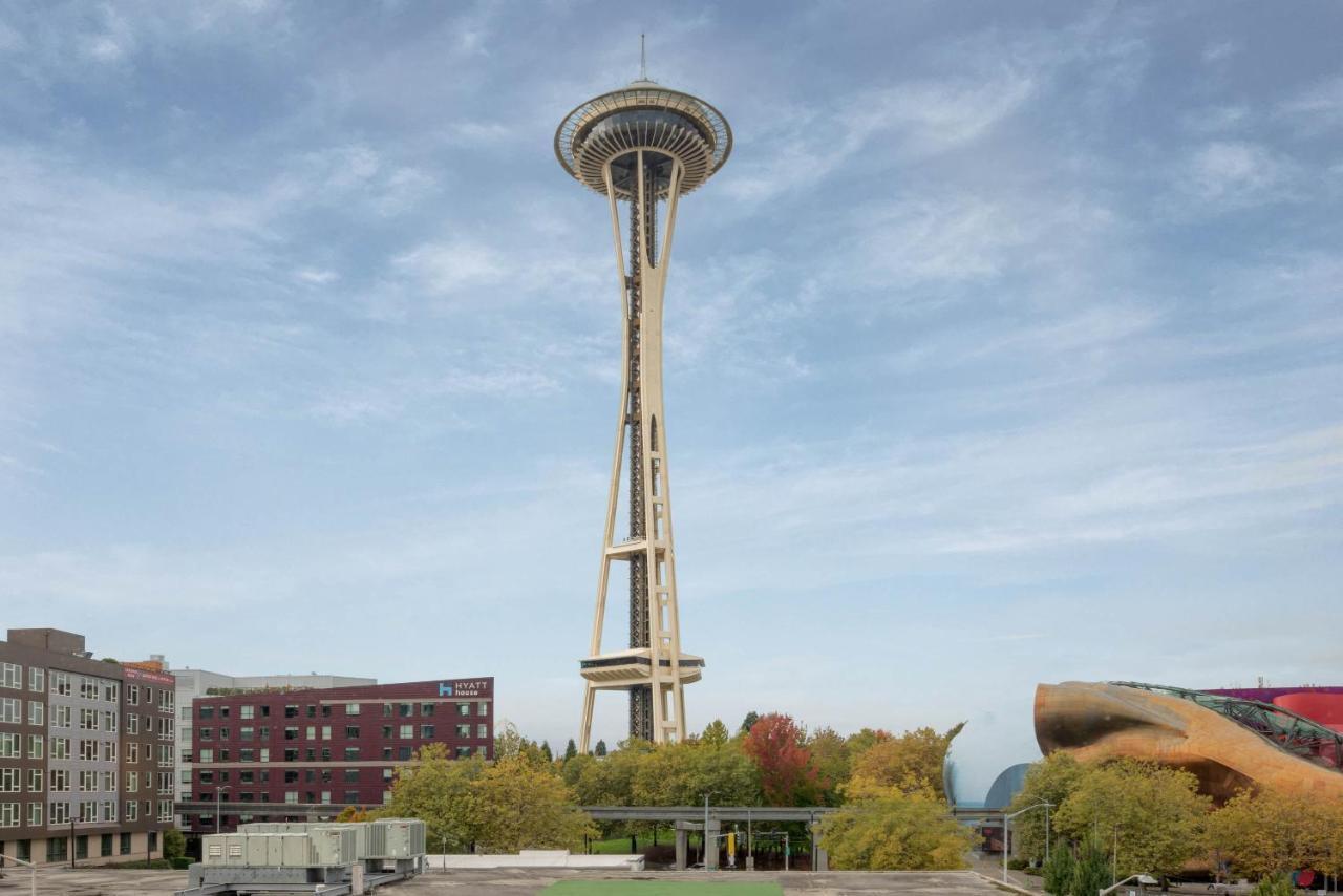 Executive By The Space Needle Hotel