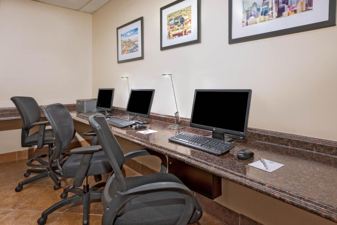 Hotel Executive By The Space Needle 3*