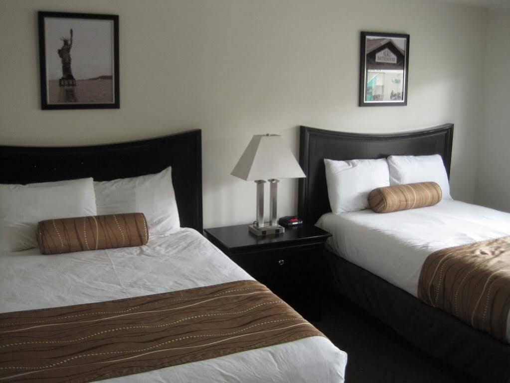 The Grove West Motel 2*