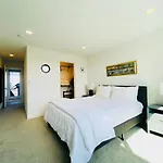 Modern Ballard Townhouse - 92 Walkscore & Rooftop!