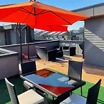 Cheerful New Modern Townhome Close To Downtown