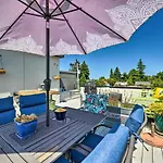 Seattle Retreat With Canal And Mountain Rooftop Views!