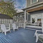 Sunny Seattle Home With Deck About 6 Mi To Downtown