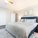 Alki Beach, 3Br, Prime Location, Steps To Beach