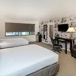 The Grove West Seattle Inn