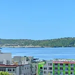 City Water View Oasis With Pool & Gym Near Cruise In Heart Of Seattle