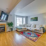 Pet-Friendly Seattle Townhome Less Than 1 Mile To Lake!
