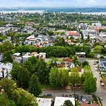 Hillside In Seattle - Updated And Well Appointed.