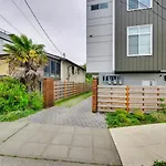Luxury Seattle Vacation Rental With Fire Pit!