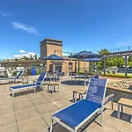 Wallingford Studio W Pets Wd Nr 99 I-5 Sea-563