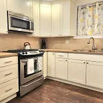 Cozy Contemporary 2Br With Sofa Bed In The Office