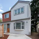 Ballard Home Base - Comfy Modern House In Seattle