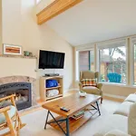 Beautiful Seattle Home With Patio About 9 Mi To Downtown