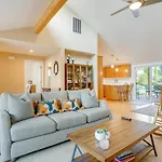 Beautiful Seattle Home With Patio About 9 Mi To Downtown