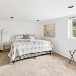 Beautiful Home, Central Location, Close To Beach