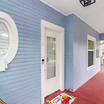 Victorian Villa: Interns Or Family