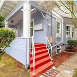 Victorian Villa: Interns Or Family