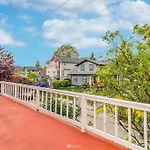 Victorian Villa: Interns Or Family