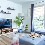 King Bed + Studio! Free Parking, Patio, Wfh Space!