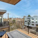 West Seattle\'S Modern Townhome