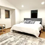 Cozy Rustic Home Minutes From Downtown Seattle!