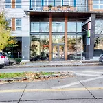 Ballard Studio W Lounge Wd Nr Dining Bars Sea-653