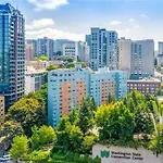 Colorful Downtown Condo, 2 Bedrooms, King Bed