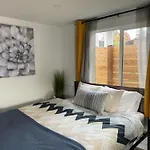 New Private Tiny Home Near Greenlake/Lightrail/I-5