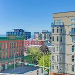 103 Belltown Modern And Bright In The Heart Of Belltown Queen Bed