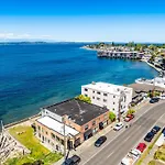 Seaside Serenity 1 Bedroom Apt With Balcony Near Alki