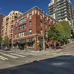 Spacious Waterfront Flat In Downtown Seattle