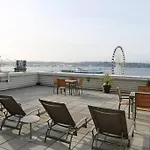 Spacious Waterfront Flat In Downtown Seattle