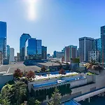 Luxury Downtown Studio King Bed City View