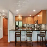 Charming 2Br Townhouse Near Green Lake