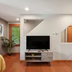 Charming 2Br Townhouse Near Green Lake