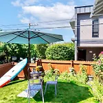 Vintage 3 Bedroom Home In Prime Eastlake Seattle With Private Parking