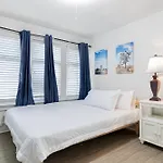 Vintage 3 Bedroom Home In Prime Eastlake Seattle With Private Parking