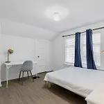 Vintage 3 Bedroom Home In Prime Eastlake Seattle With Private Parking