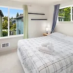 Welcome To Your Cozy Seattle Retreat