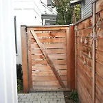Central Seattle Peaceful Private Retreat 10 Mins Walk From Groceory Store