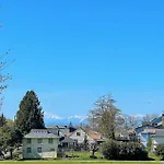 Central Seattle Peaceful Private Retreat 10 Mins Walk From Groceory Store