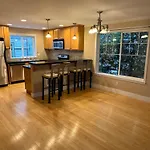 Johnny Suite In Seattle